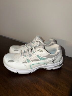 Vionic White Gray Blue Walker Sneakers Leather 9 Wide Mint Condition